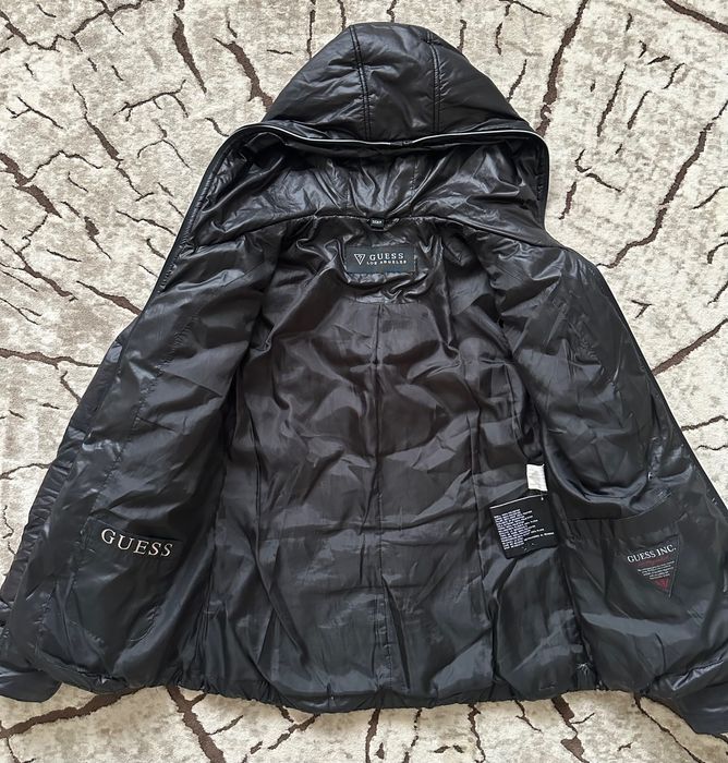 Зимовий пуховик Guess