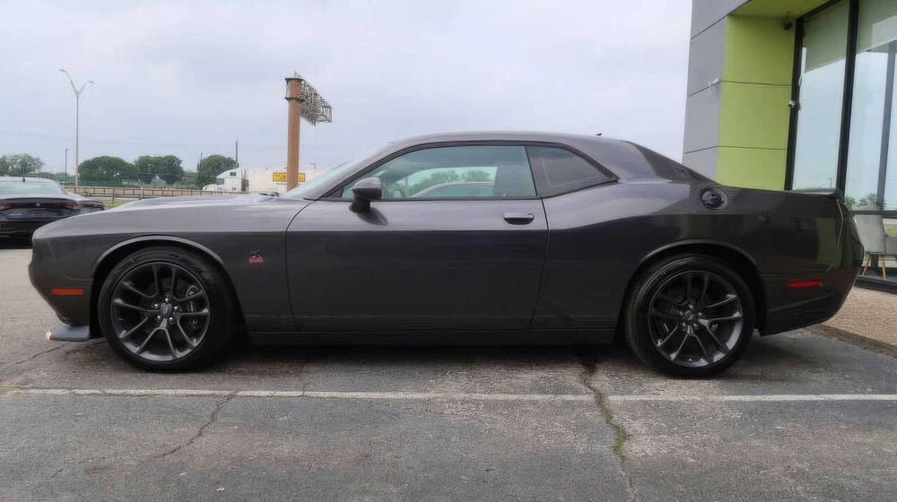 Dodge Challenger      2020