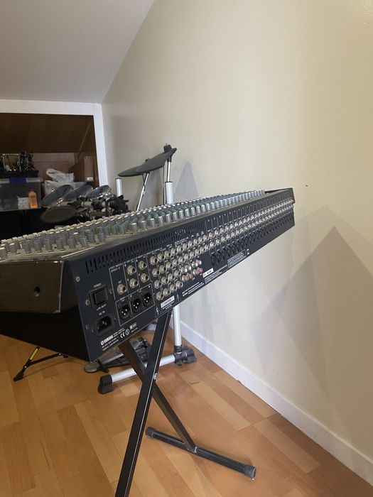 Mesa de som Yamaha MG32/14fx