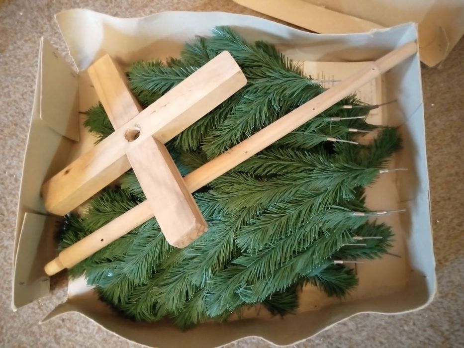 Ялинка штучна з хрестовиною(з підставкою)