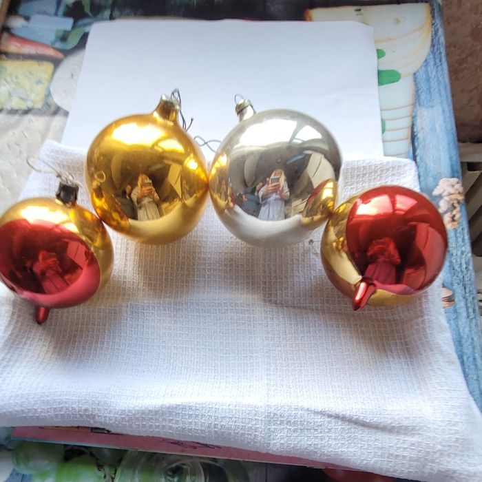 Продам  винтажные  новогодние  игрушки  - шары