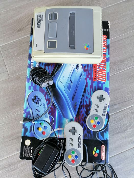 Super Nintendo (SNES) – Completa c/ caixa original + 2 comandos + cabo