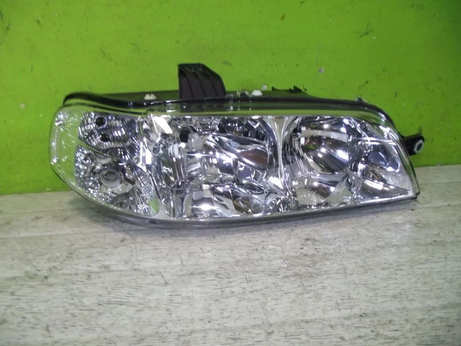 Farol Direito Fiat Strada / Fiat Palio - 2001 / 2005 - NOVO - F1230