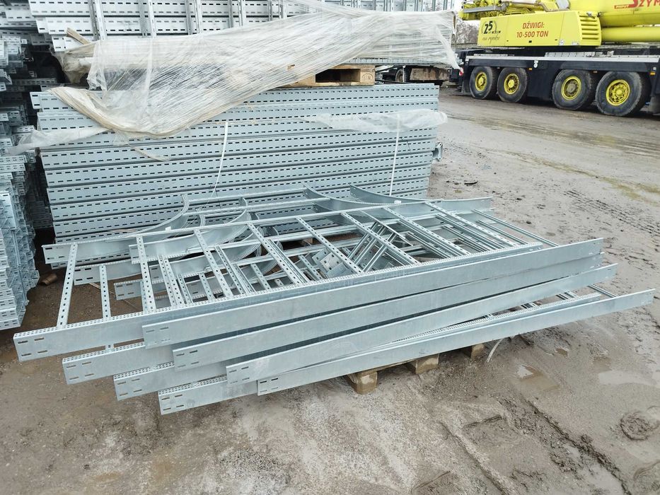 Drabinka ze szczeblami DUM600H100/3F do montowania uchwytów kablowych