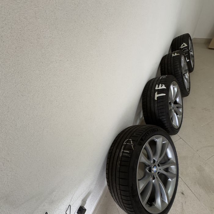 Jantes 19’’ originais BMW com pneus Michelin