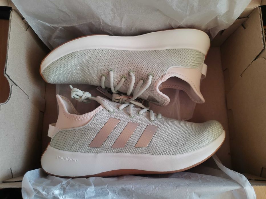 Жіночі кросівки Adidas