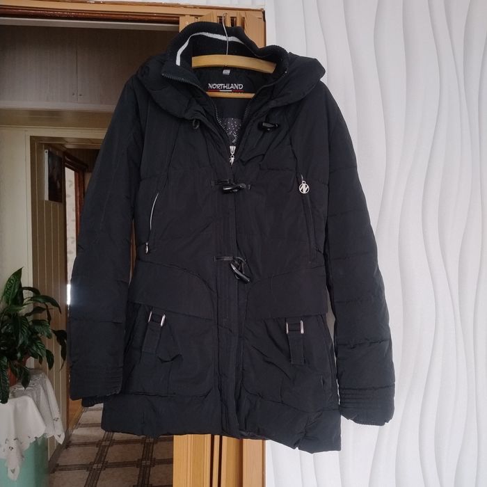 Czarny zimowy płaszcz pikowany damski M