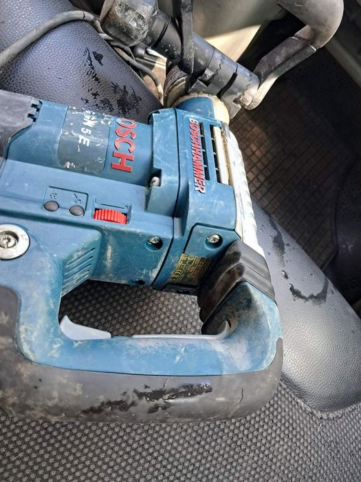Бетонолом Отбойный молоток Bosch  большой в комплекте с пиками. отбойник  Бош