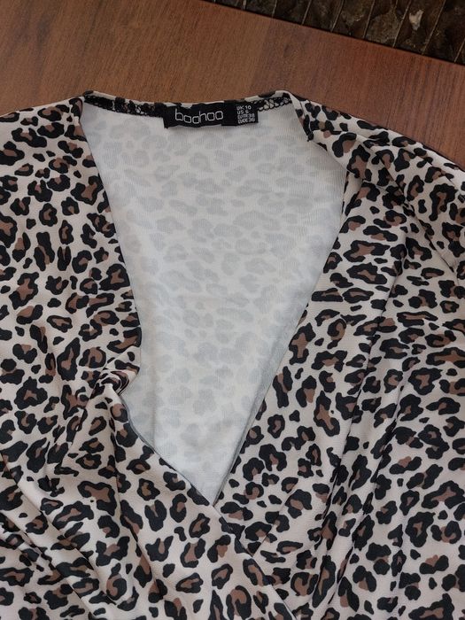 Body Panterka z rozciętymi rękawami Boohoo rozm.M