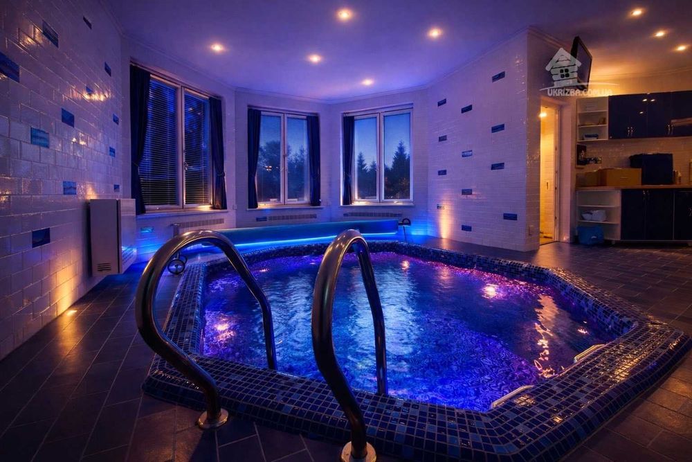 Посуточно.10км от Киева,5 спален,баня,теплый бассейн,бильярд,генератор