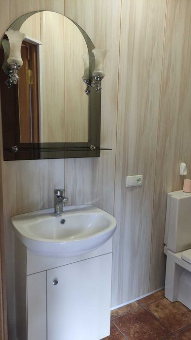 Продам усадьбу в Орловщине (3 дома на участке 40 соток)бассейн, беседка, камин