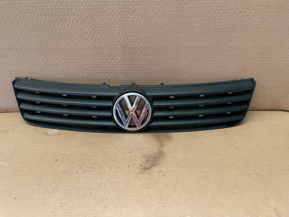 GRELHA DA FRENTE FRONTAL VW PASSAT B5 / 3B08.53653C