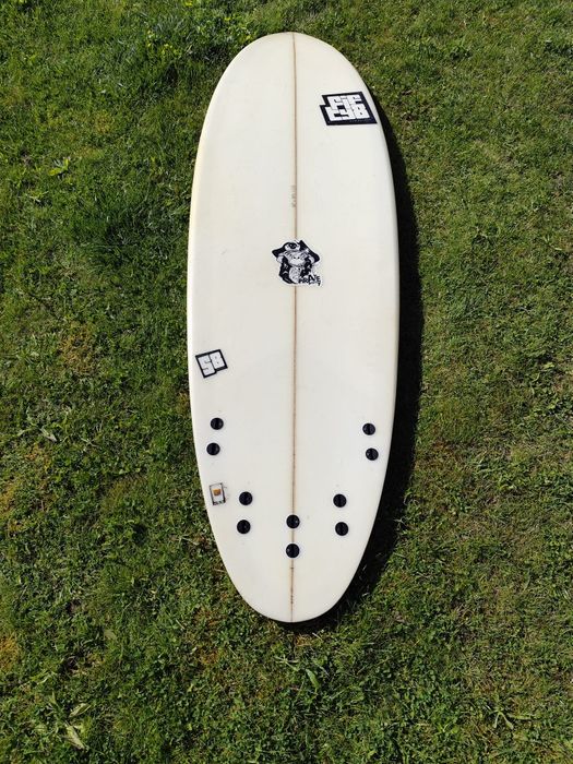 Hybrid shape 6'2 surfboard ( with fins)