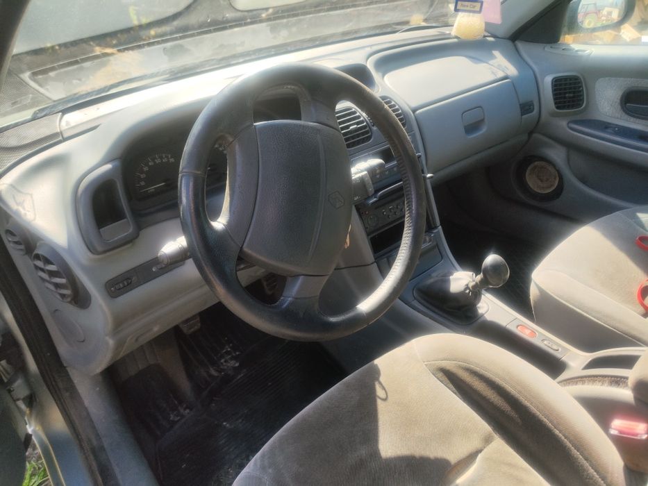 Renault laguna 1. Drzwi. Lampy. Hak. Cała na części.
