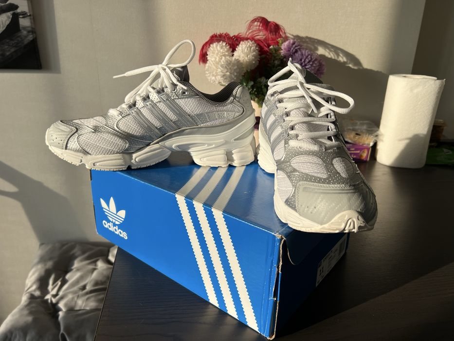 Продам кросівки Adidas Ozweego Pro