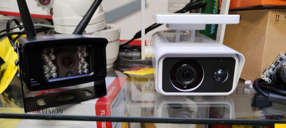 Камери WiFi та 3G-4G, лампочка камера та інші види камер.