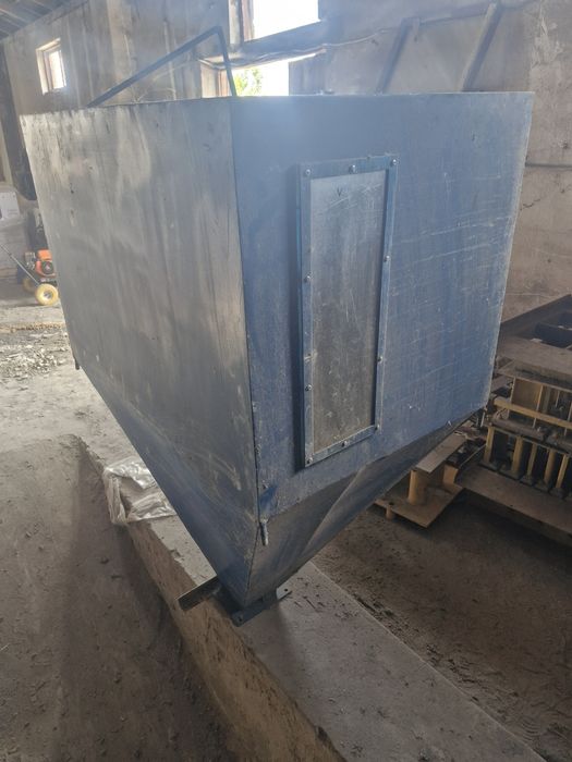 Продам бункер для подачі торг