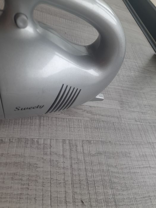 Aspirador para carro ou casa.