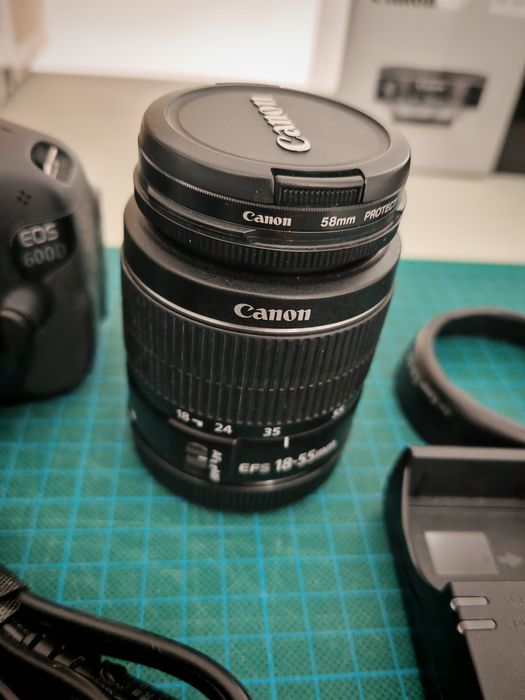 Canon 600D + objectiva e extras