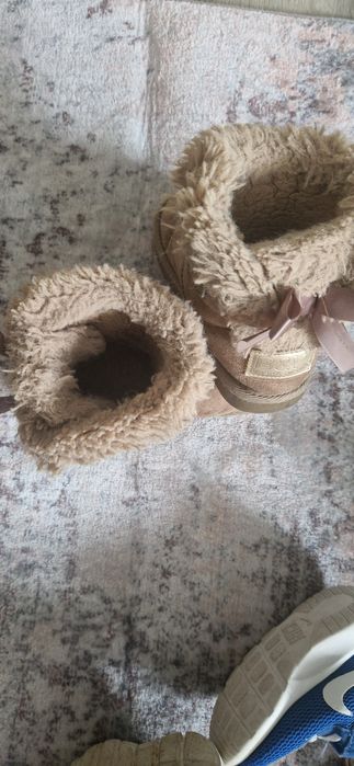 Botas criança em bom estado