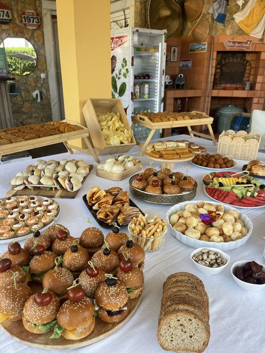 Aluguer de Carrinhos Gourmet para Eventos – Pipocas, Algodão Doce, Gelados, Açaí, Poké, Panquecas, Hambúrgueres e Cocktail Bar