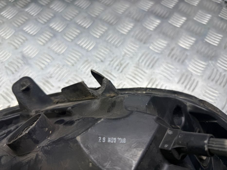 Фара левая  Renault Trafic Opel Vivaro  Primastar 2006- 8200701363