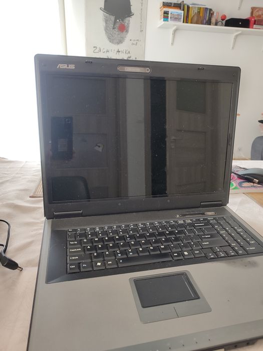 Laptop Asus F7E, ekran  17 cali, na części
