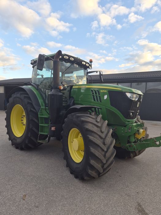 John Deere 6215R