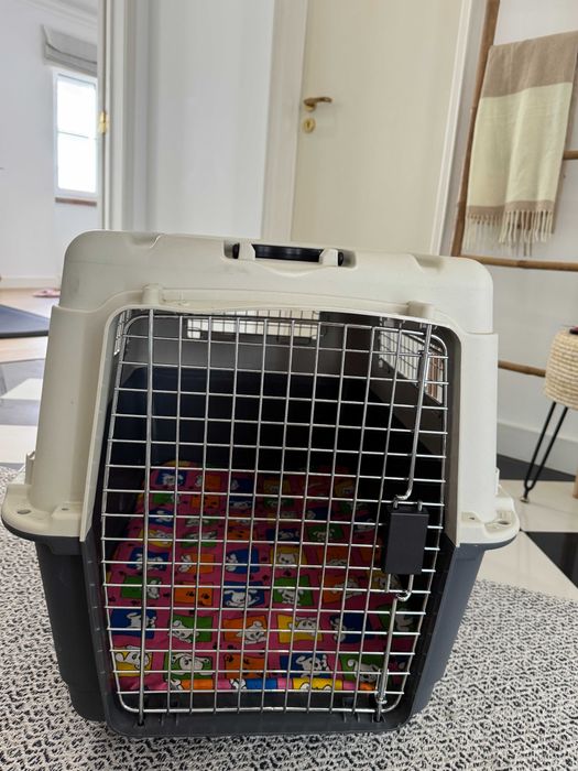 Transportador para Cães -  IATA -23kg - Com Rodas, Colchão e Comedouro