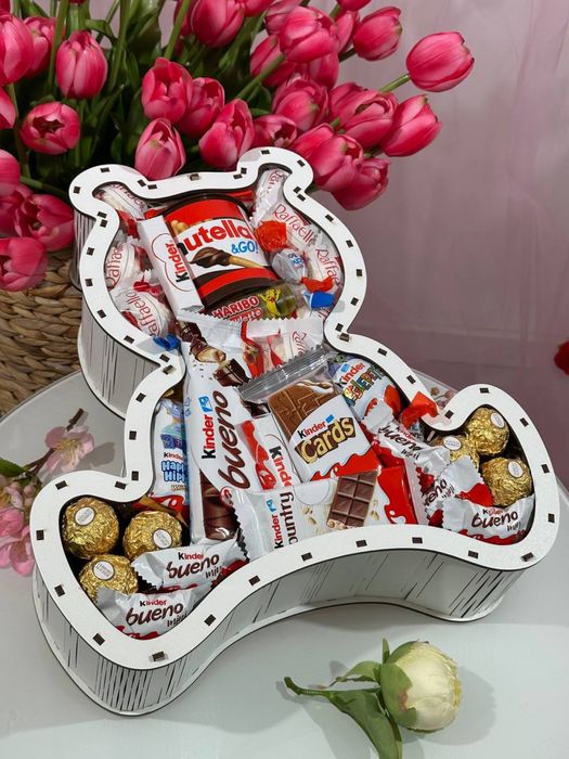 Солодкий подарунок «Ведмедик» з улюбленими солодощами кіндер