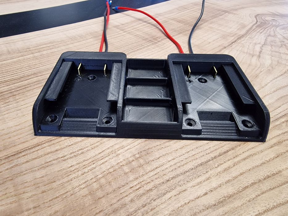 Adapter Dewalt na dwa akumulatory