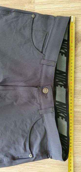 Eleganckie spodnie sportowe NIKE rozmiar M do golfa i inny sportów