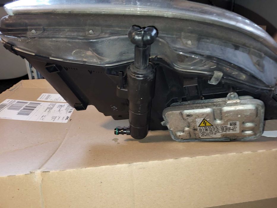 W204 Przedlift Ksenon ze spryskami komplet P+L