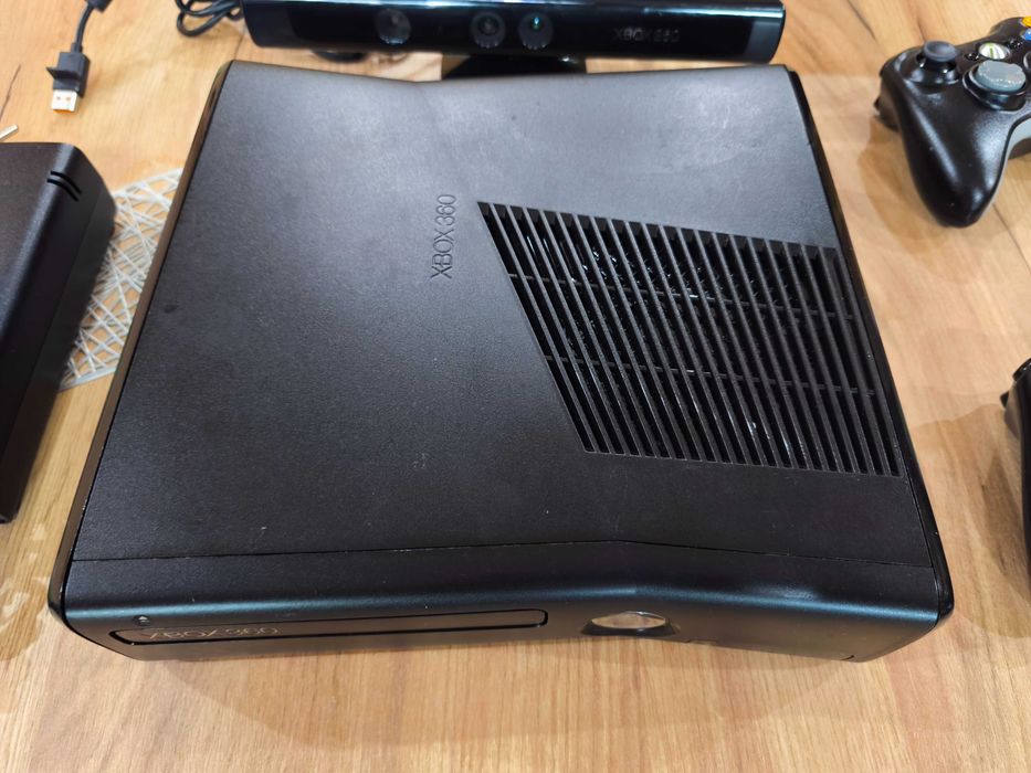 !Xbox 360 SLIM Trinity RGH ,HDD 1 TB ! +GRY+ 2xPad+ Zasilacz+ Kinect!