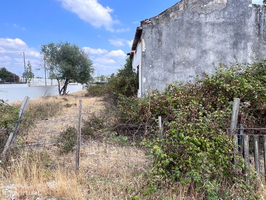Vende-se Moradia á Entrada de Ourém- Grande Oportunidade