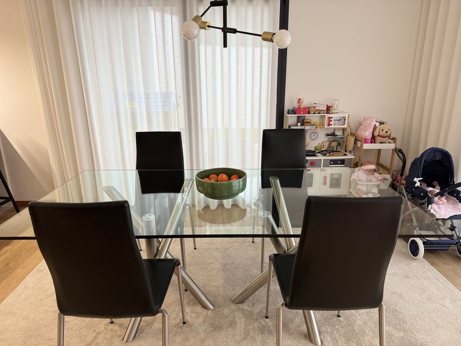 Mesa jantar e cadeiras