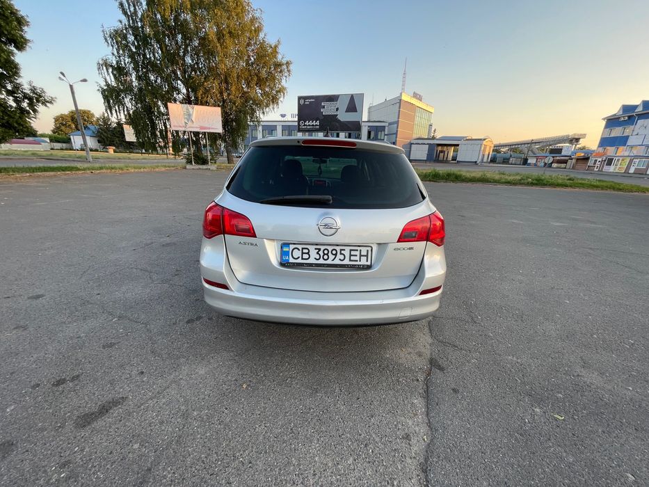 Автомобіль Opel Astra J