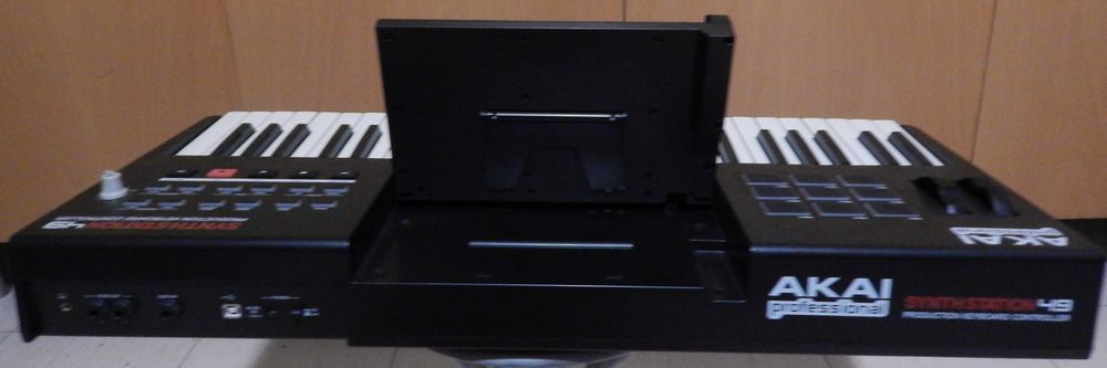 AKAI synthstation 49