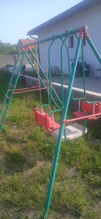 Huśtawka metalowa dla dzieci.