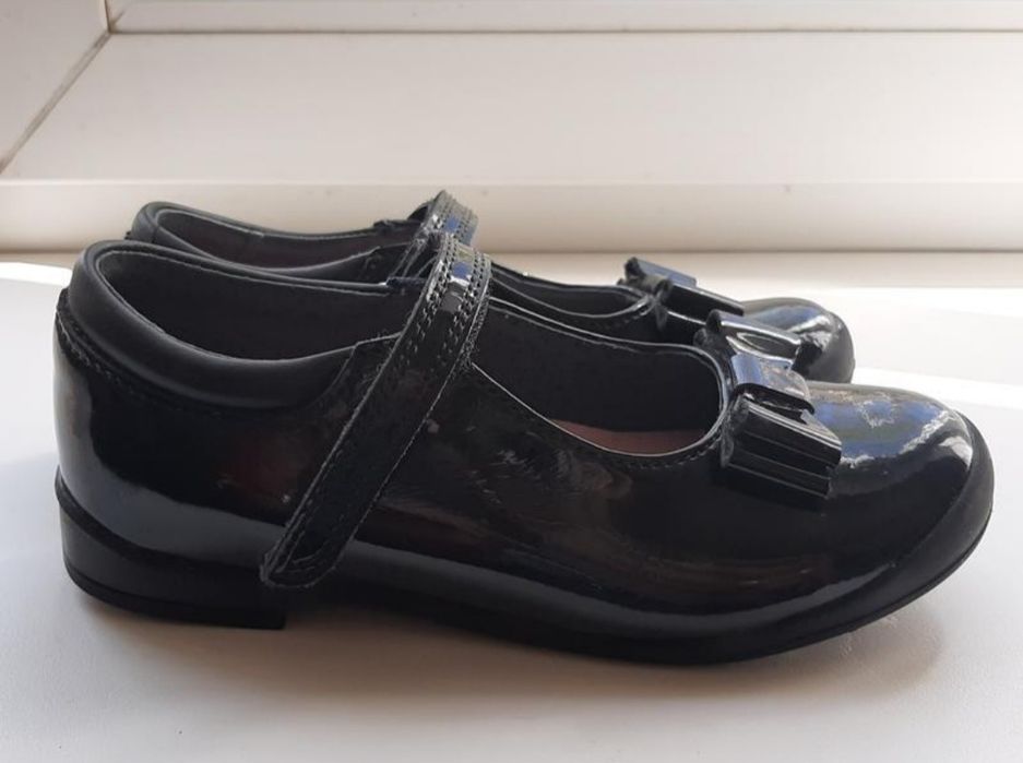 Шкіряні, лаковані туфлі