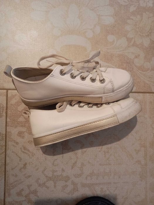 Białe tenisówki damskie, r.36