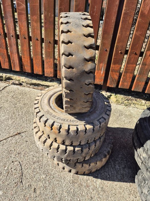 Opony pełne koła 4.00-8