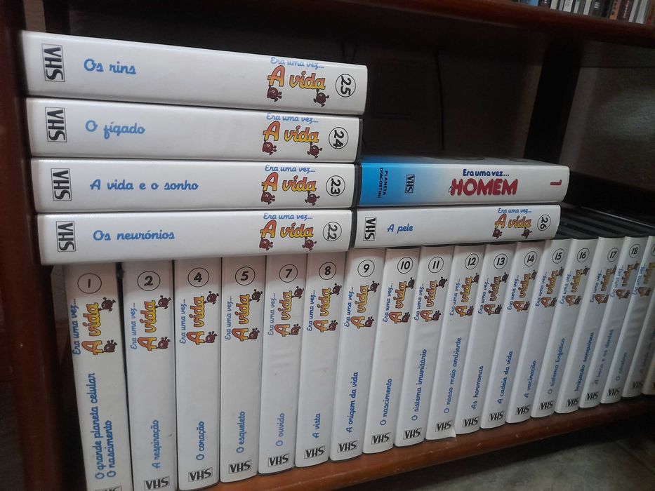 Várias cassetes vídeo VHS Disney Era uma vez a vida Barbie
