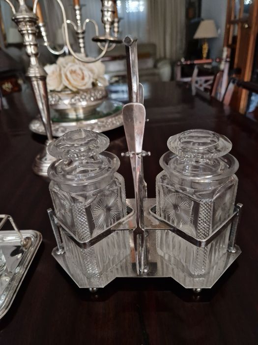 Conjunto de mesa de pequeno almoço/lanche e jantar. Casquinha inglesa.