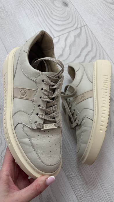 Кросівки,кеди шкіряні Estro