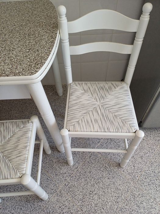 Mesa de cozinha/Cadeiras/Bancos