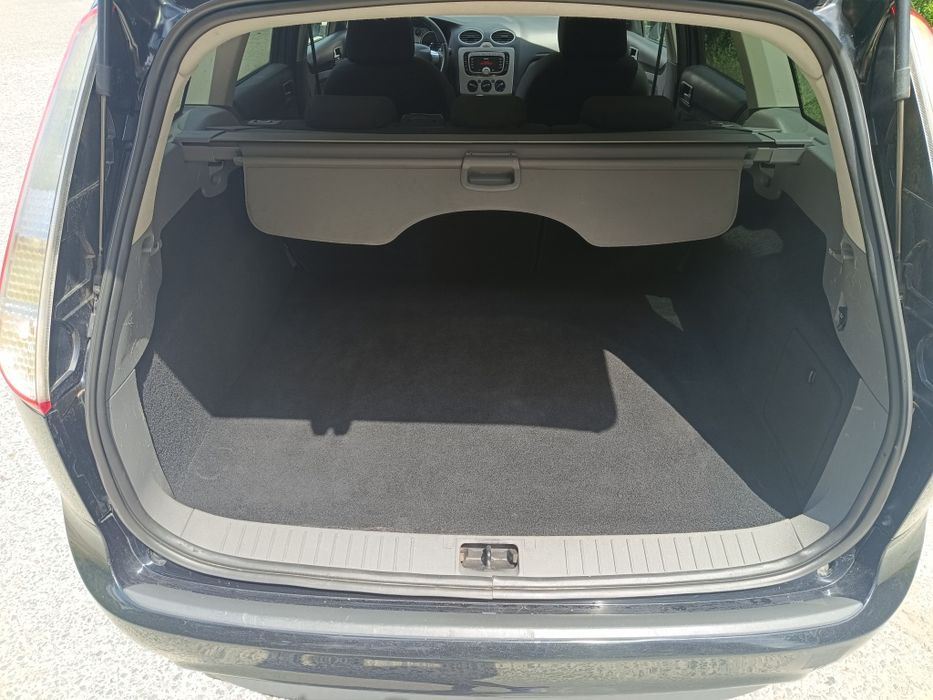Ford Focus 2.  1.6 бензин