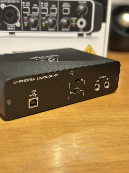 Behringer U-Phoria UMC202hd