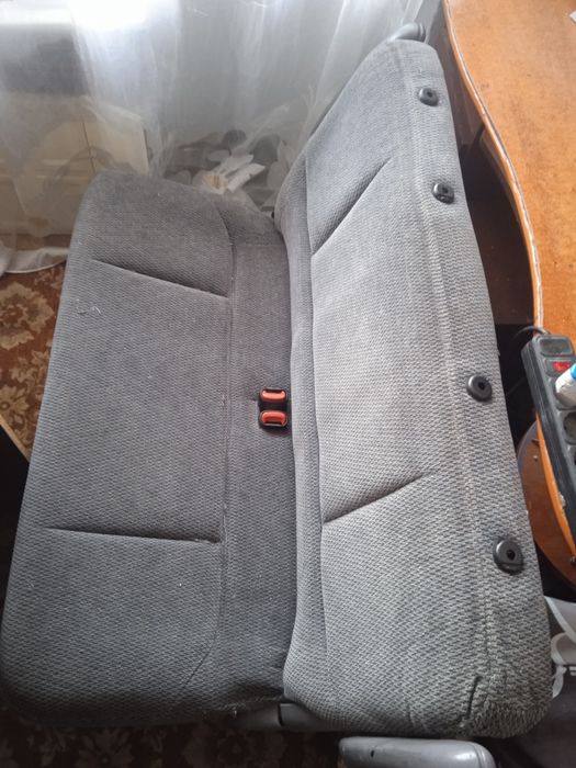 Продам діван в машину