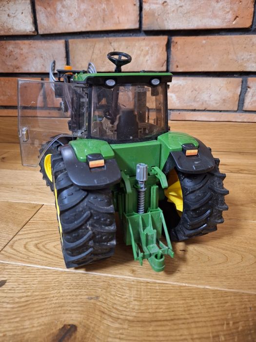 Bruder traktor john deere 7930 z ładowaczem do bałd